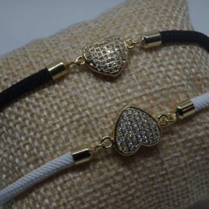 צמידי חוט 2 צבעים לבן ושחור תליון לב מוזהב