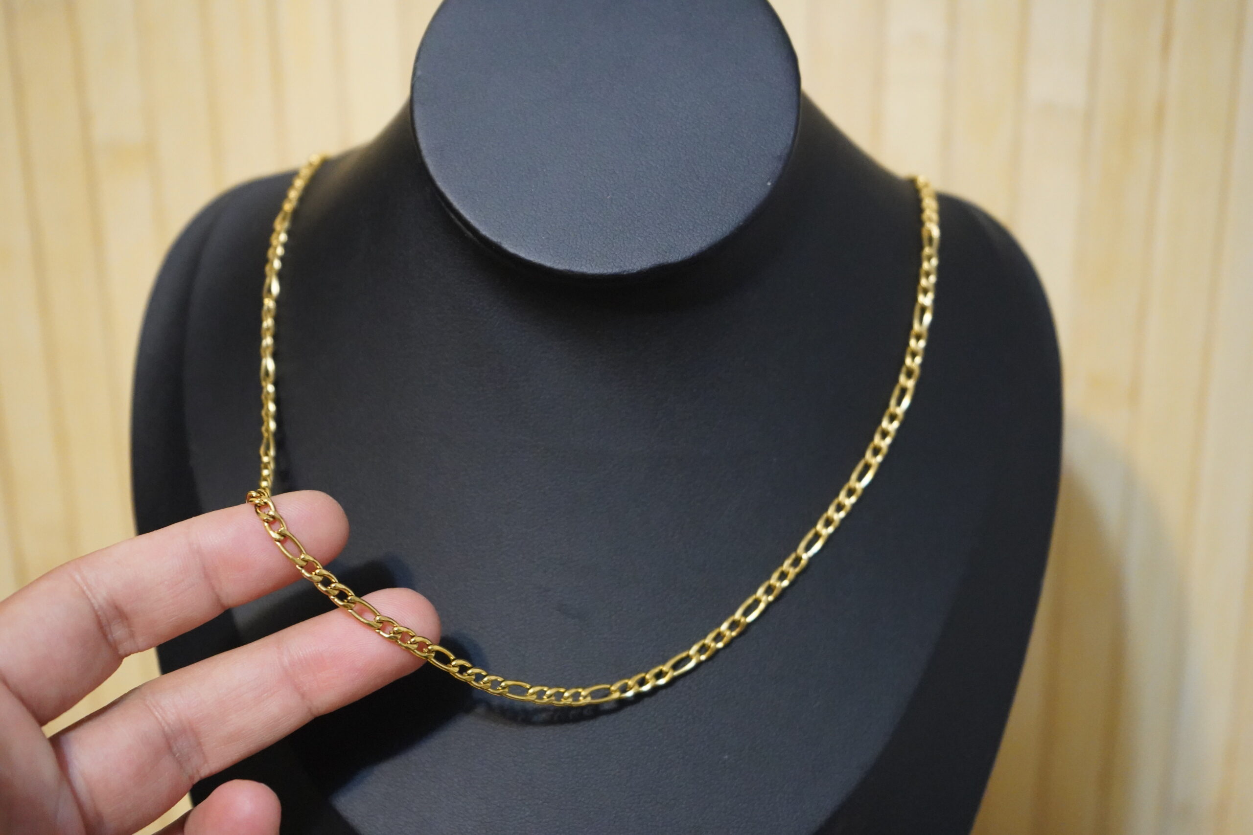 שרשרת נירוסטה יוקרתיתי בעיצוב קלאסי זהוב